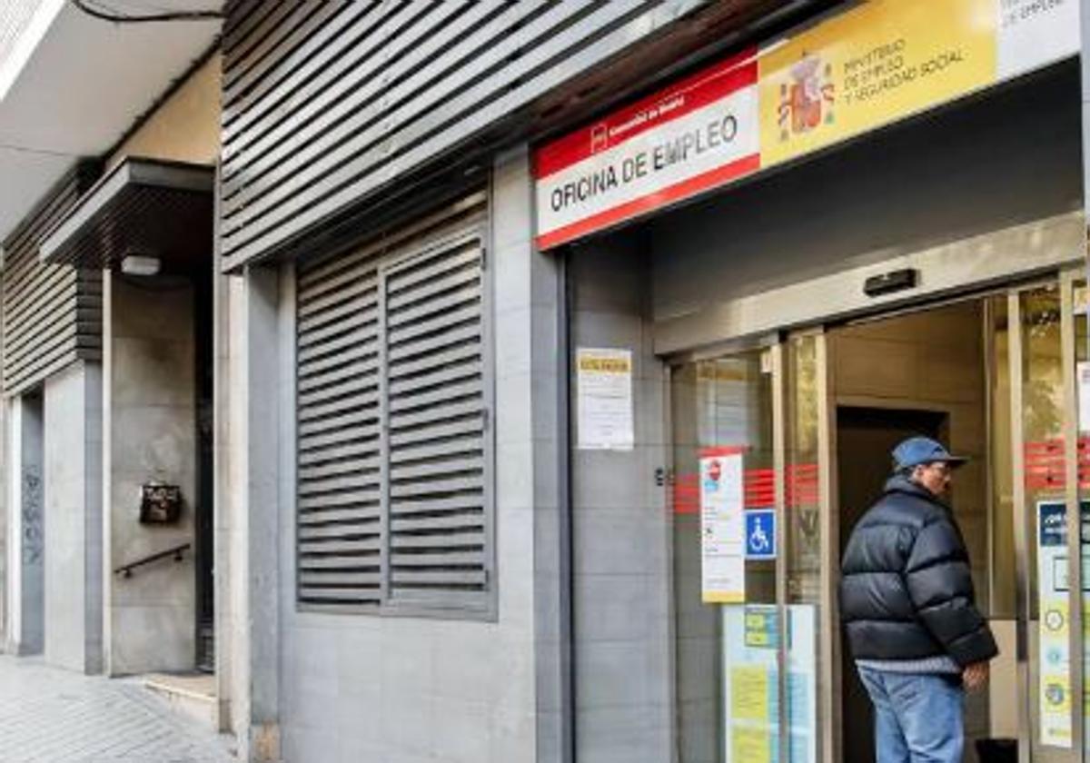 SEPE Pueden retirar del subsidio a los parados que salgan de España